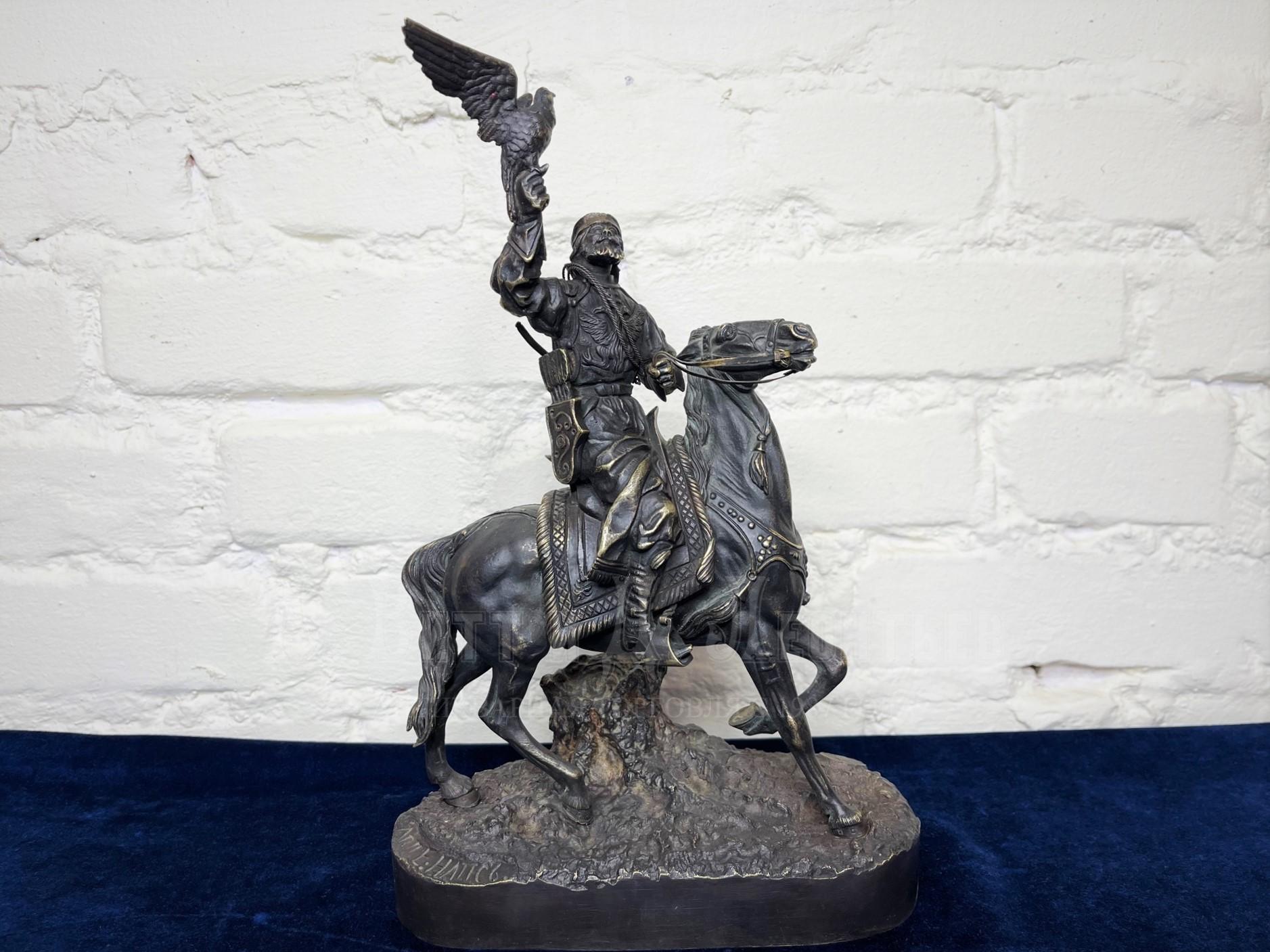Русская антикварная бронза скульптура сокольничий охота